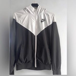 Nike athletic windbreaker. Size Medium.